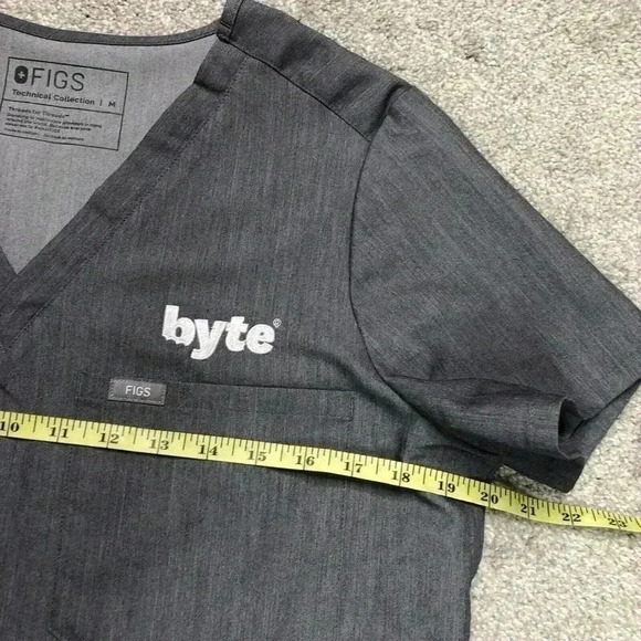 Figs Scrub Top Sz M Grey V Neckline Technical Collection Short Sleeves byte logo - Picture 2 of 9